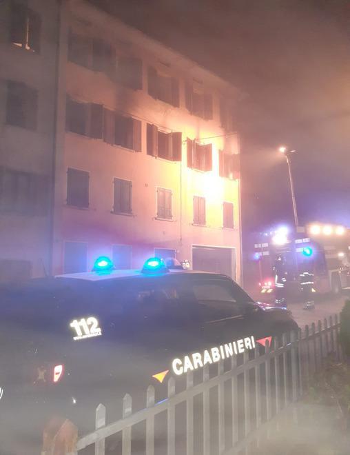 Appartamento a fuoco Intossicato un 70enne inagibile la palazzina 