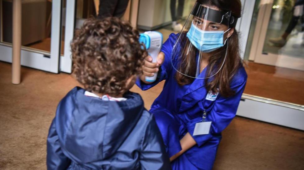 Asili Ferrara e positività, i genitori: regole sbagliate