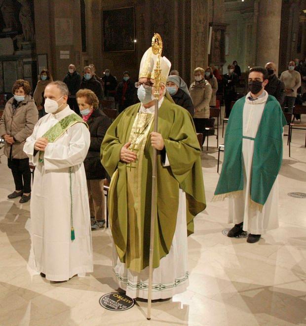 Il vescovo di Ferrara-Comacchio: «Raddoppiati i poveri nelle nostre strutture» 