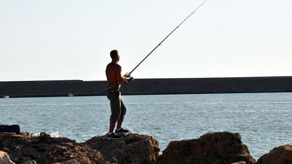 Un pescatore in azione