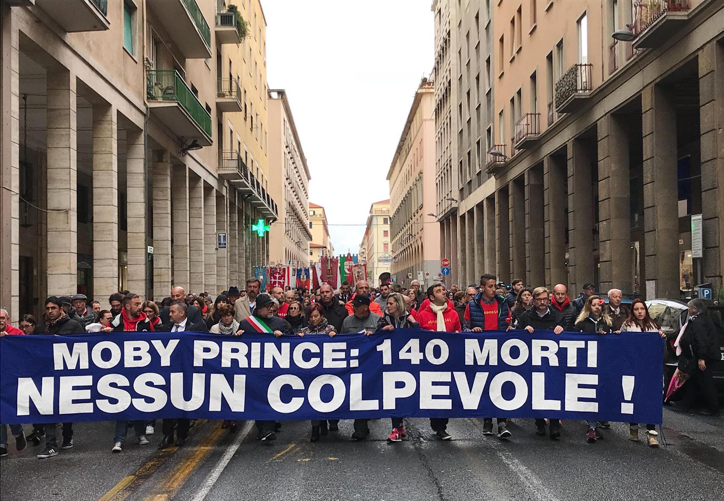 Sulla Nuova in edicola il 17 novembre l'accorato appello a Mattarella dei parenti delle 140 vittime del Moby Prince