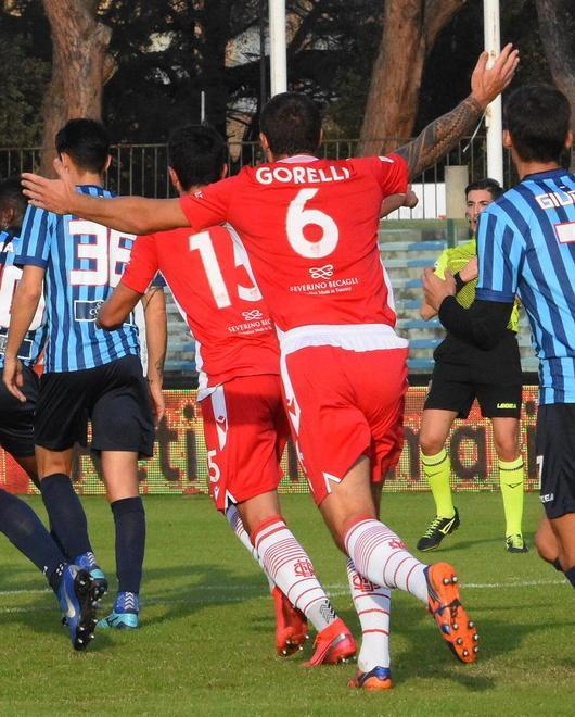 Biancorossi sconfitti e beffati dal Lecco Il gol annullato tiene a terra il Grifone 