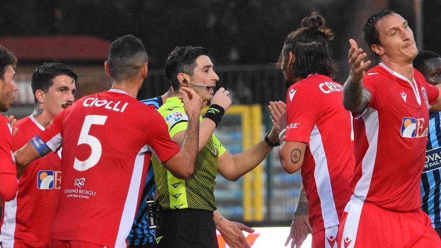 «Maltrattati dall’arbitro, ha offeso una città intera» Il dg furioso con Carrione