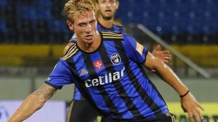 Tre centrali anziché due e niente trequartista Non basta per coprirsi