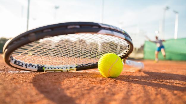 Toscana zona rossa, quelli che aggirano il divieto di sport: perché tennis e nuoto ora rischiano lo stop