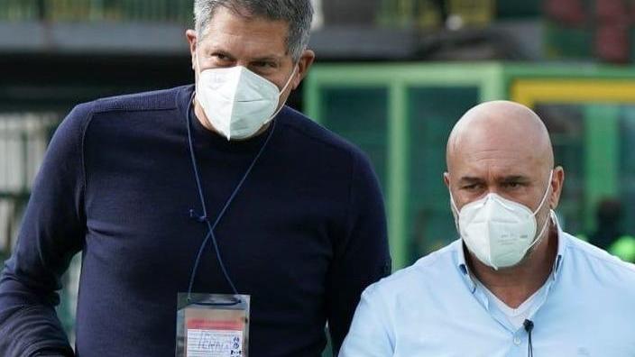 La foto che conferma l’incontro dentro lo stadio di Terni: a sinistra il Dg della Pielle, Roberto Creati, a destra Stefano Bandecchi