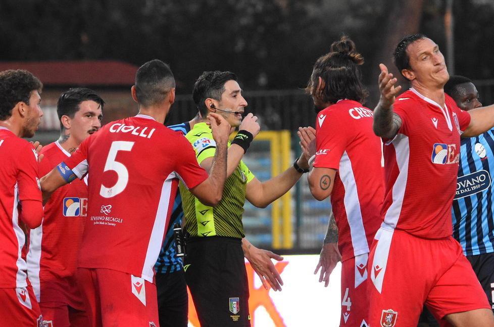«L'arbitro ha offeso la città». Il Grosseto presenta un esposto in Procura 