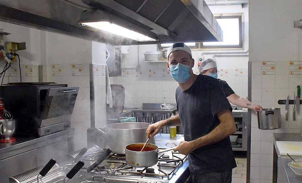 Lo chef del ristorante Le Palme Alessandro Bandoni