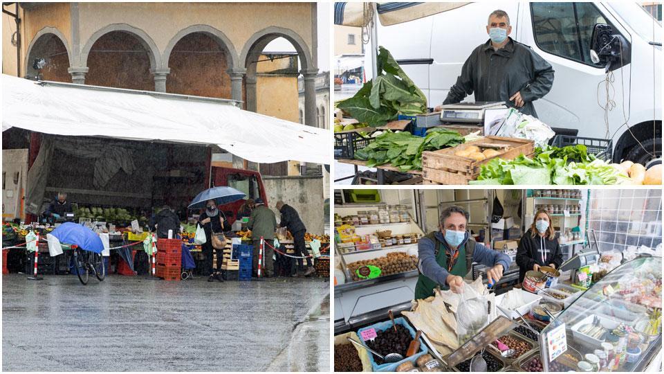 Un gruppetto di banchi con prodotti ortofrutticoli e alimentari ammassati contro la Basilica della Fontenova è quasi tutto quello che rimane, in tempi di “Zona Rossa”, del grandioso mercato del lunedì in piazza Giusti a Monsummano; nella foto in alto a destra Alessandro Bonechi, dell’omonima ortofrutta a produzione propria di Traversagna; sotto Marco e Daniela, marito e moglie arrivati da Lamporecchio