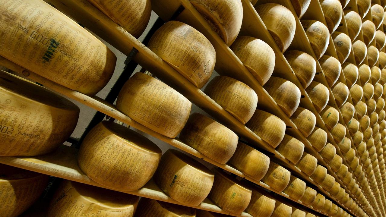 Un magazzino di forme di Parmigiano Reggiano (foto repertorio)