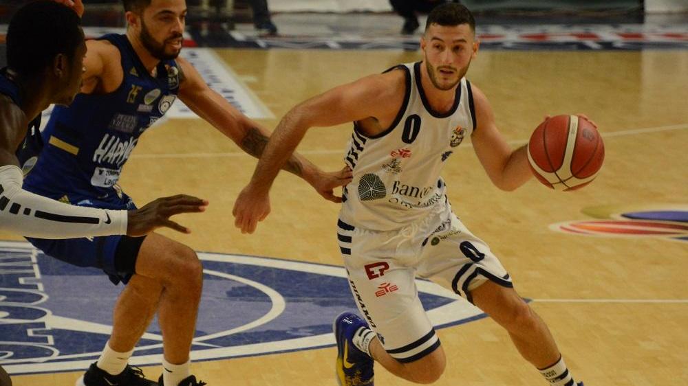 Spissu in azione contro Brindisi al palazzetto di Sassari