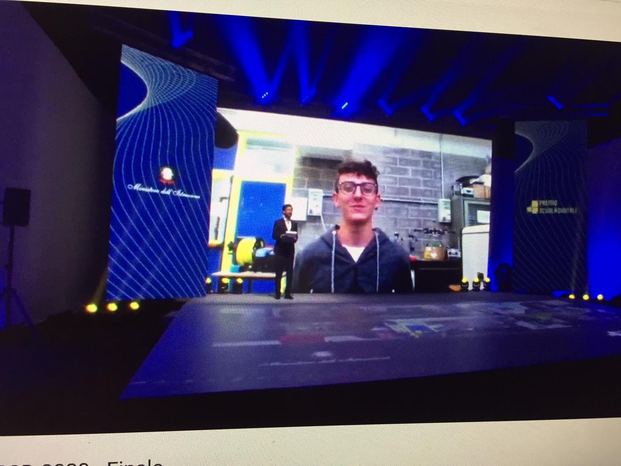 Nella foto lo studio di Cinecittà con Michael Scaffai in collegamento da Piombino alla finalissima del premio "Scuola digitale 2020"