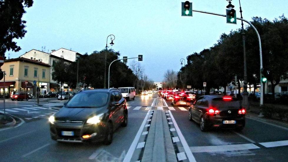 «Telecamere a tutti i semafori», l’Aci chiede incroci sorvegliati a Livorno