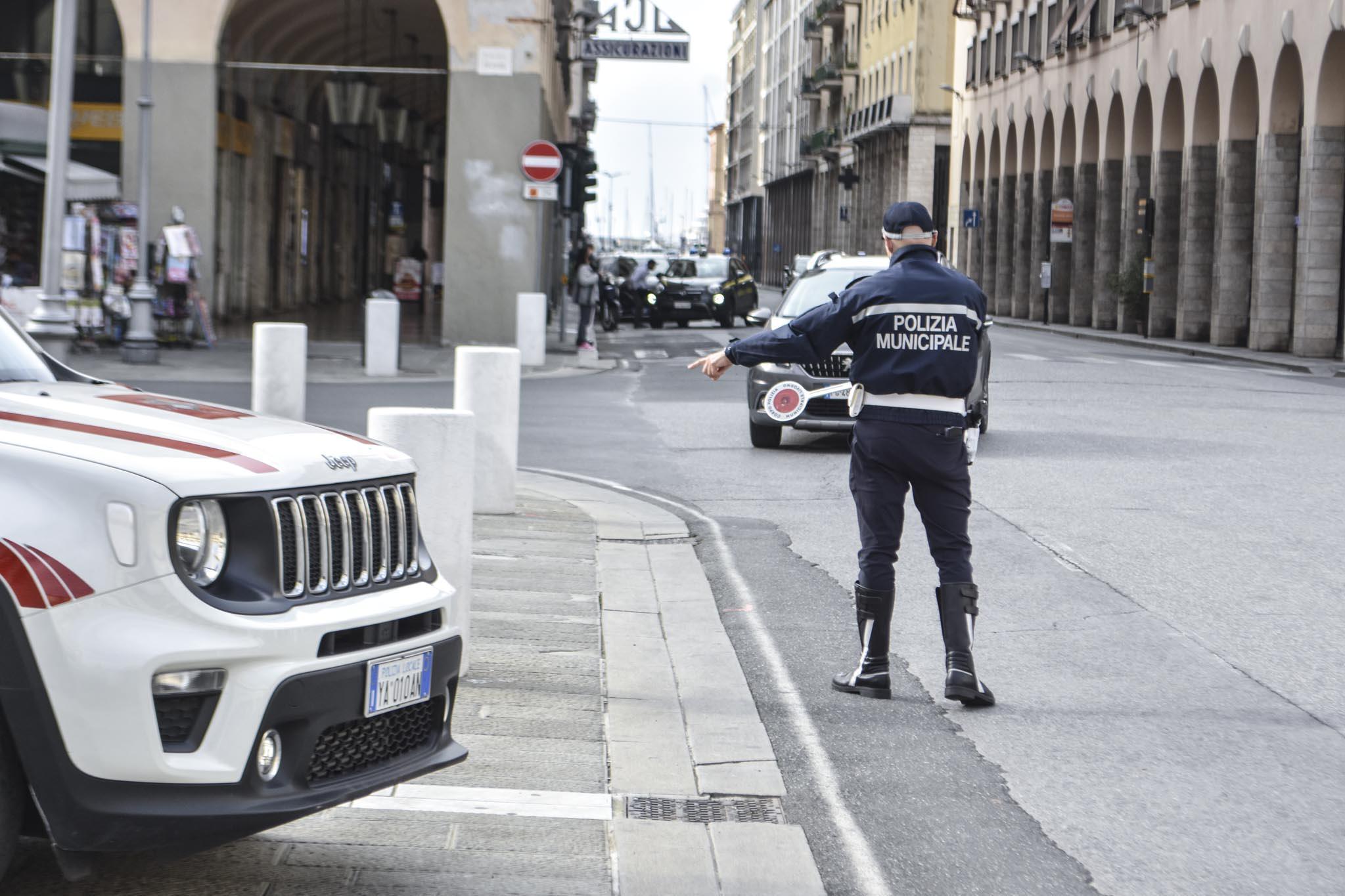 Zone rosse o arancio, la polemica sui dati. Le Regioni al Governo: "Rivedere subito i parametri, ne bastano cinque" 