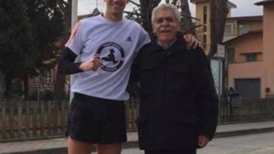 Vittoriano Brizzi col maratoneta Simone Ferrali