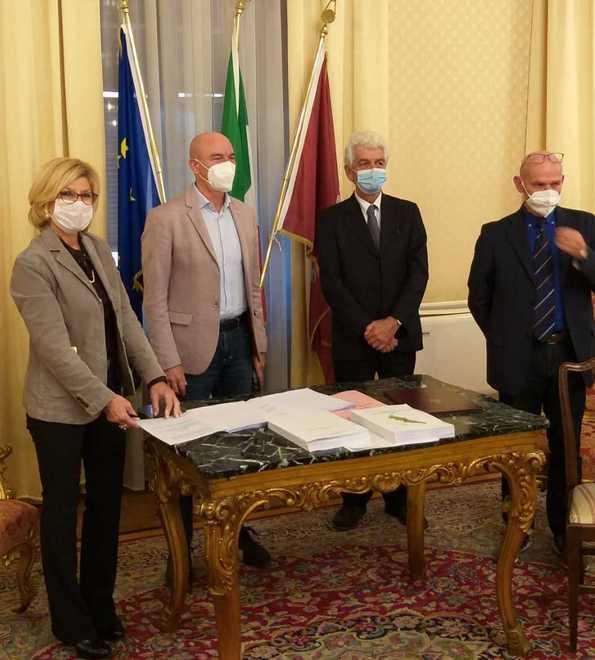 Rifiuti, Livorno entra in RetiAmbiente. Il sindaco: «Ora ricicleremo di più e meglio» 