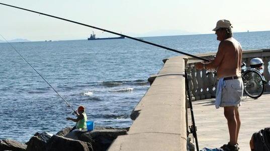 Pesca in mare vietata nella zona rossa? C’è un rimpallo di pareri tra i ministeri