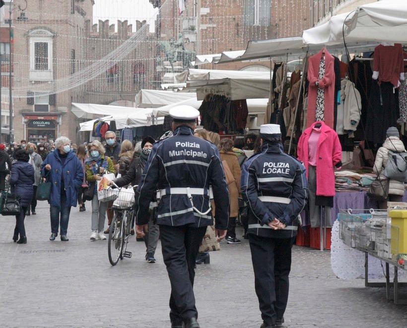 Mercati in riapertura A Ferrara sì al lunedì problemi al venerdì 