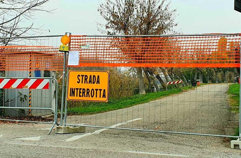Via Canani chiusa per lavori