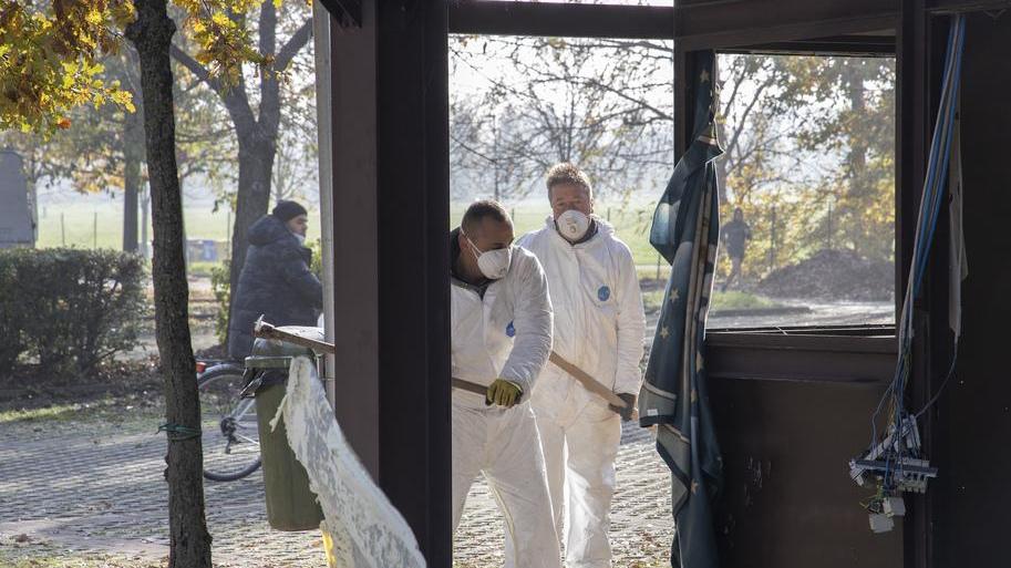 Modena Parco Ferrari, demolite le baracchine nel degrado