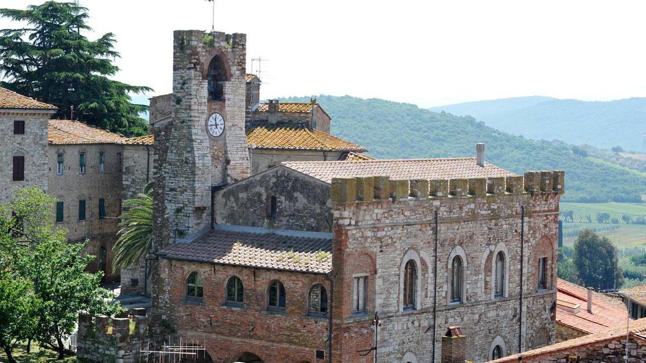 Una veduta del Palazzo comunale di Suvereto