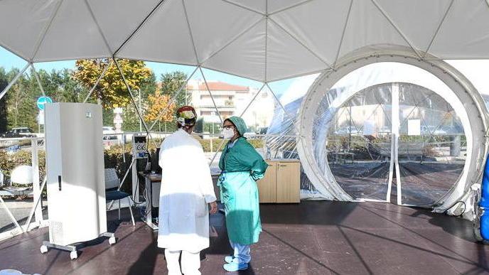 Covid, il giorno più nero: cinque vittime, solo nel comune di Lucca 121 contagi