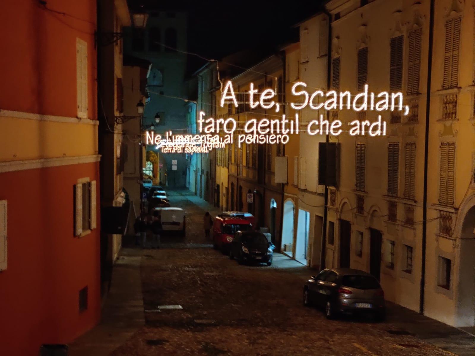 I versi del poeta Carducci illuminano via Magati