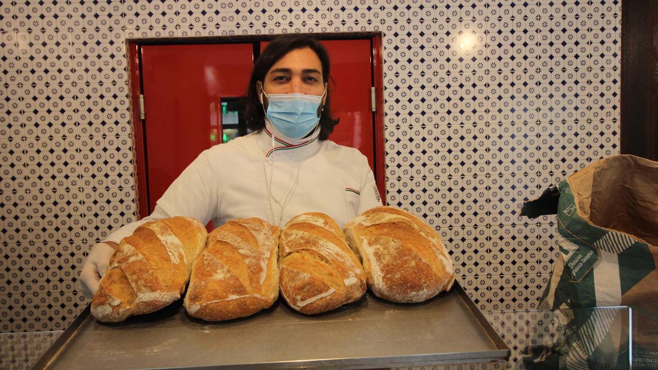 Paolo Cardone del ristorante “Voglia e turnà”, qui in veste di panettiere