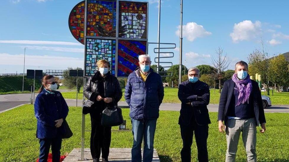 Torna al suo posto l’installazione di Bolano