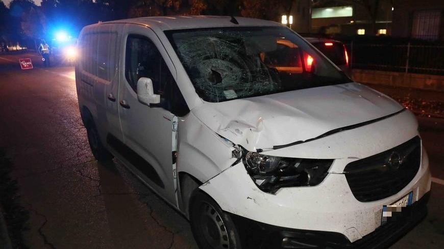 In Rianimazione un ragazzo di 18 anni travolto da un furgone in sella alla bici