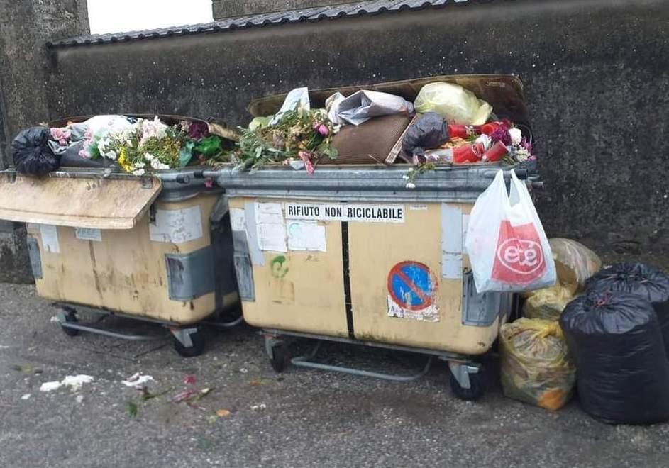 Rifiuti impropri nei cimiteri