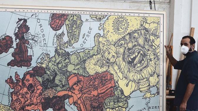 Dentro quel magazzino riposano pezzi di storia del palcoscenico