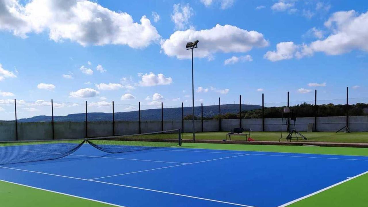 Tennis sul “greenset” a Chiaramonti 