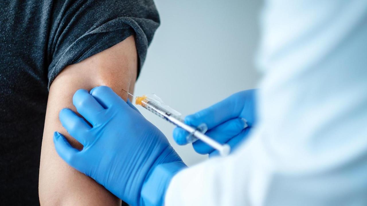 Vaccini, 80mila dosi arrivano a gennaio