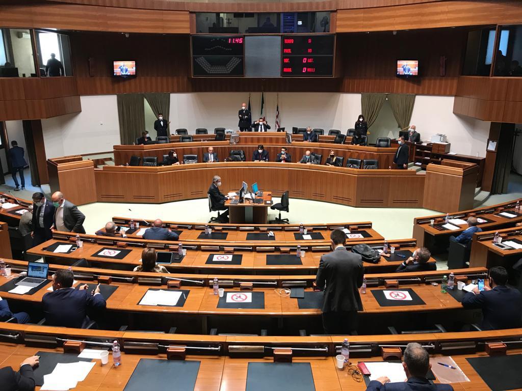 Caso discoteche, mozione di sfiducia a Solinas: in aula inizia la discussione