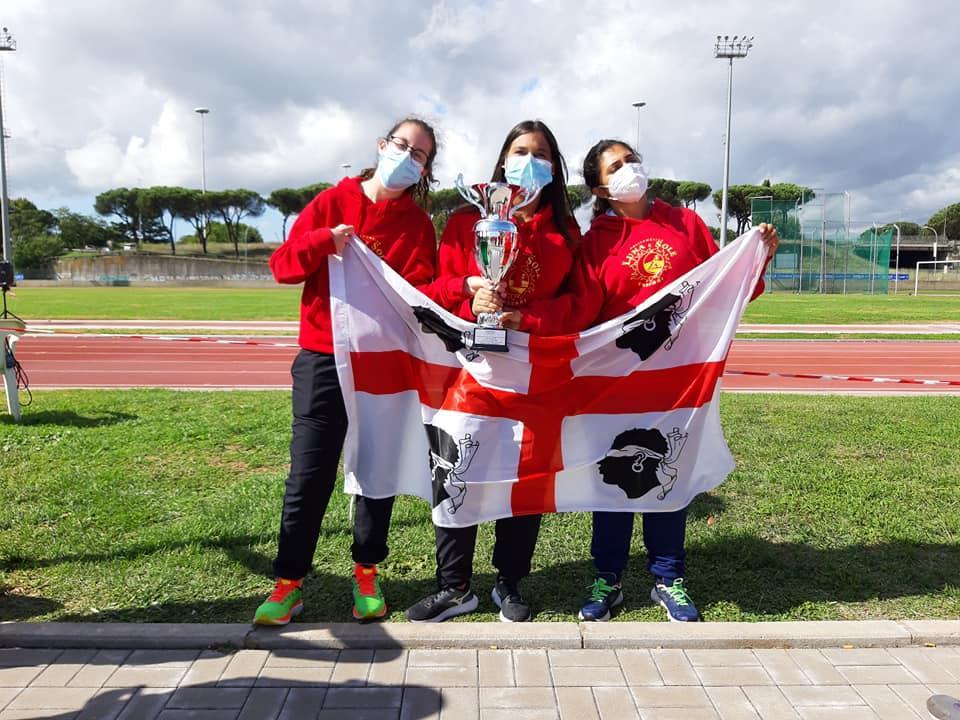 Da sinistra Alice Peltz, Chiara Masia e Sara Cocciu