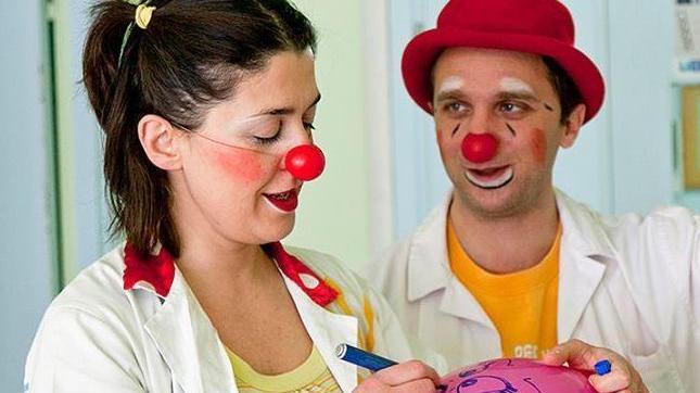 Due clown dottori della onlus “Chez Nous... Le Cirque!”