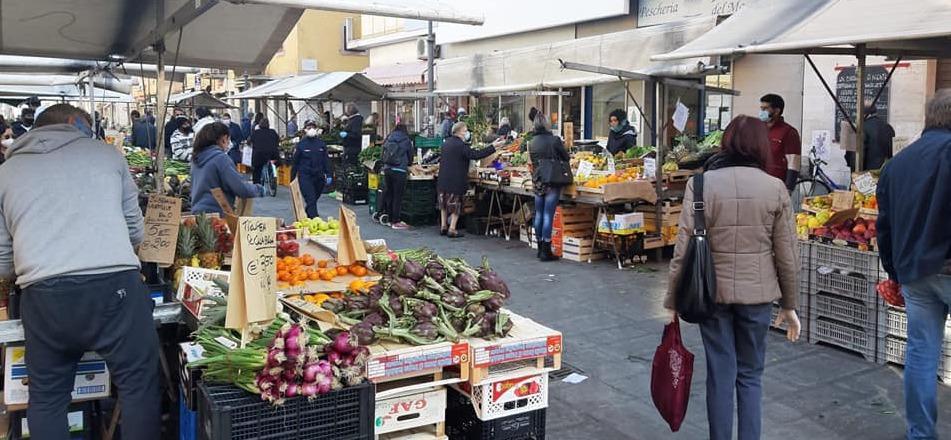 Il mercato di piazza Cavallotti