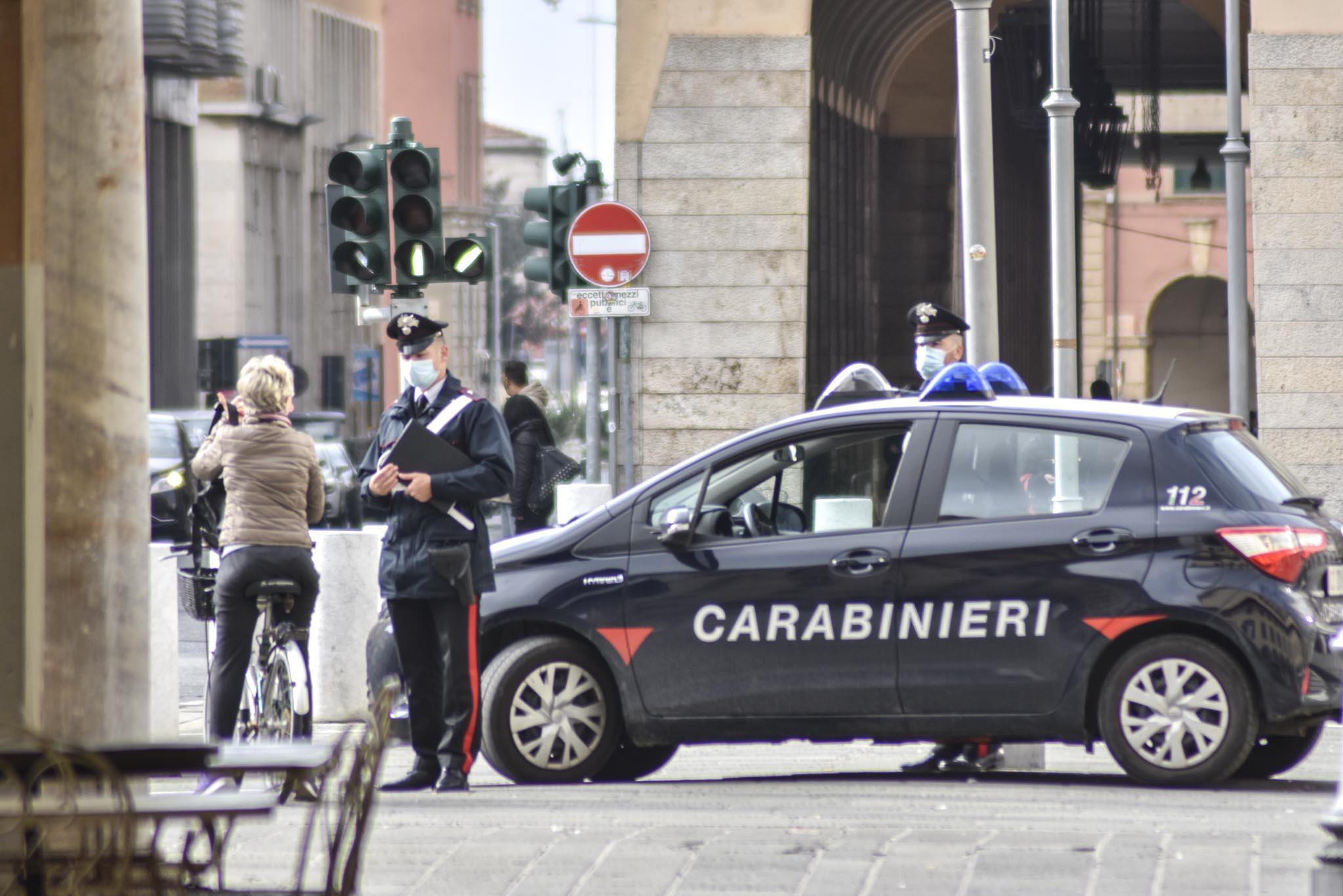 Un controllo dei carabinieri della Compagnia di Livorno (foto Michele Silvestri)