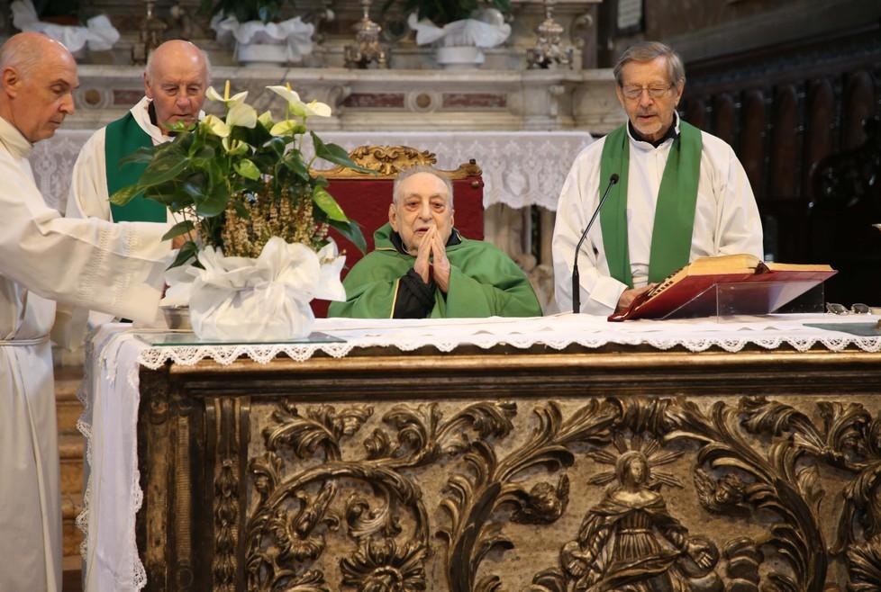 Muore a 101 anni don Gaetano Incerti. Addio al parroco delle Officine Reggiane 