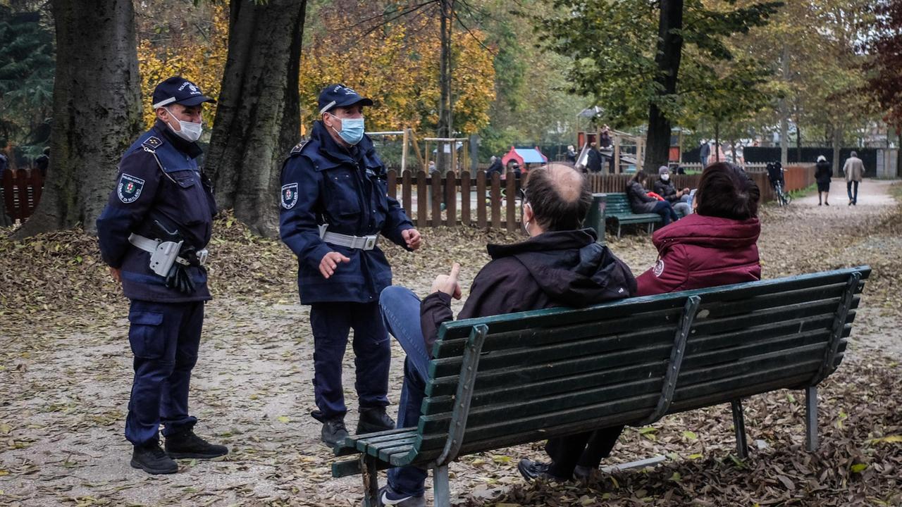 Toscana rossa, le regole /2: la passeggiata nei 500 metri da casa. Le regole su visite ai parenti e acquisti fuori dal Comune