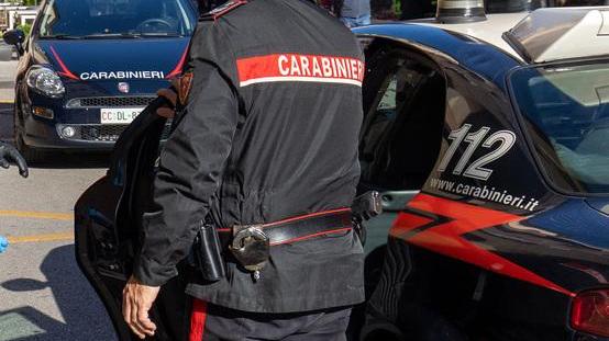 «Sei l’amante di mia moglie Dammi i soldi o lo dico a tutti»