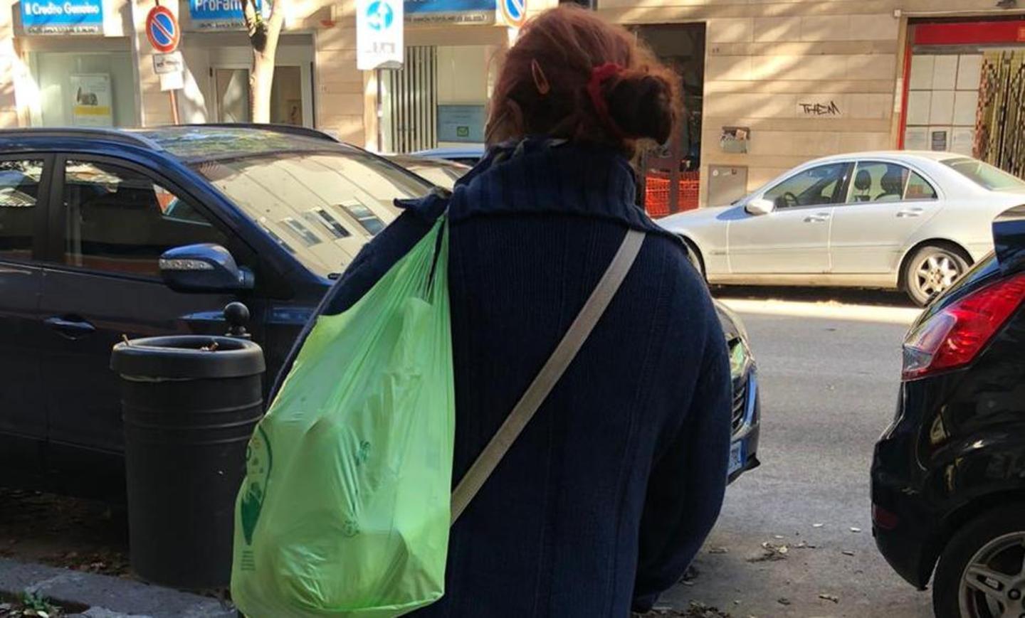 È sparita la fila ma non la povertà 