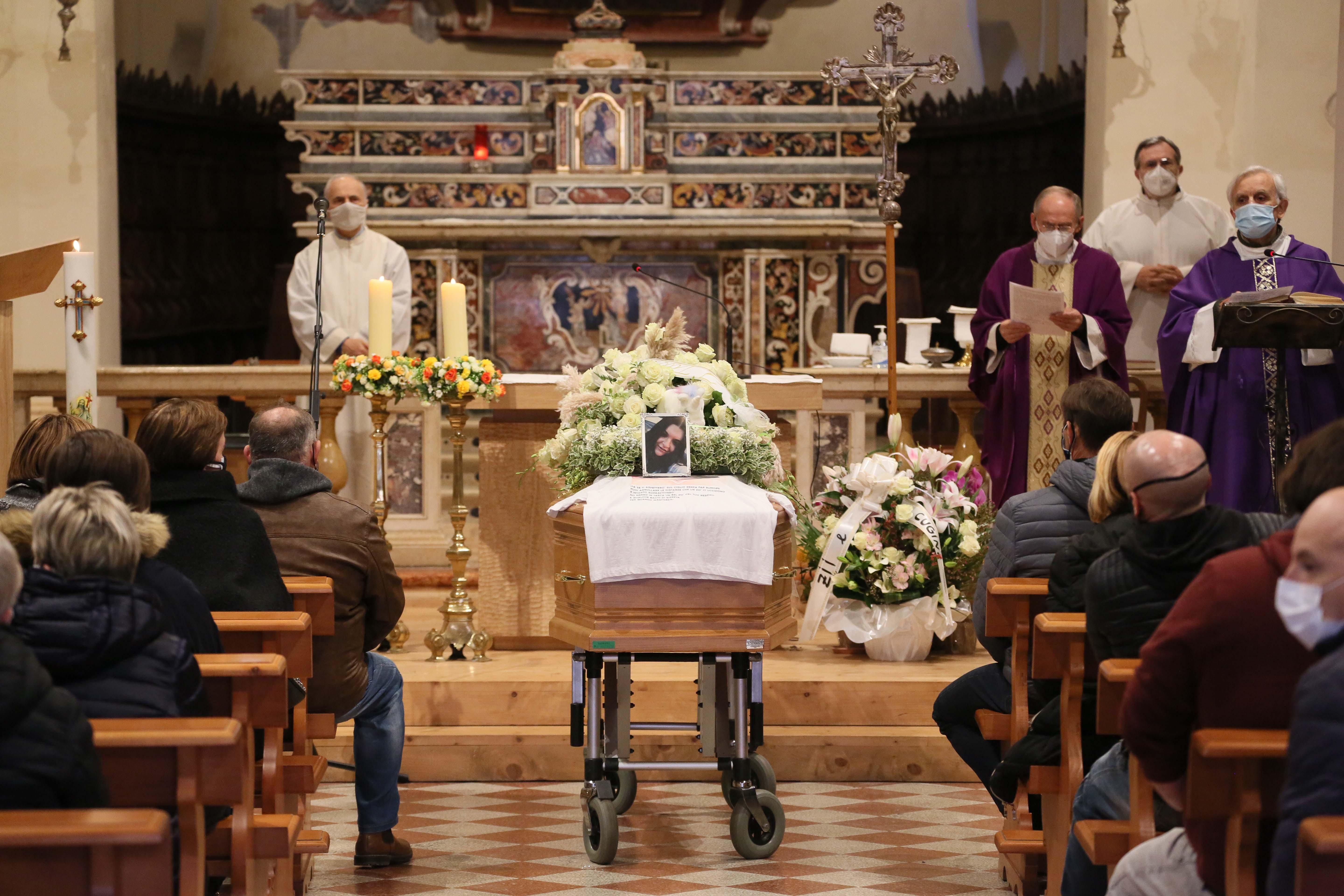 Covid. L’addio a Martina, la vittima più giovane in Emilia  «Non dimenticheremo il tuo sorriso»