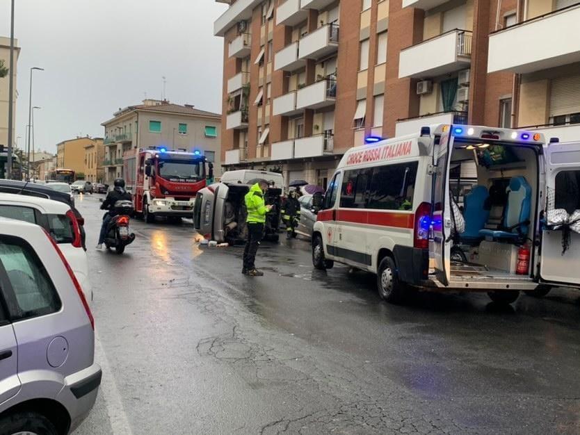 Croce rossa e vigili del fuoco sul posto