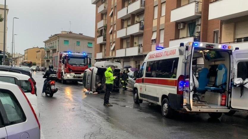 Croce rossa e vigili del fuoco sul posto