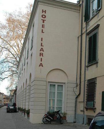 Entra all’hotel Ilaria e porta via vino e camicie dei dipendenti 