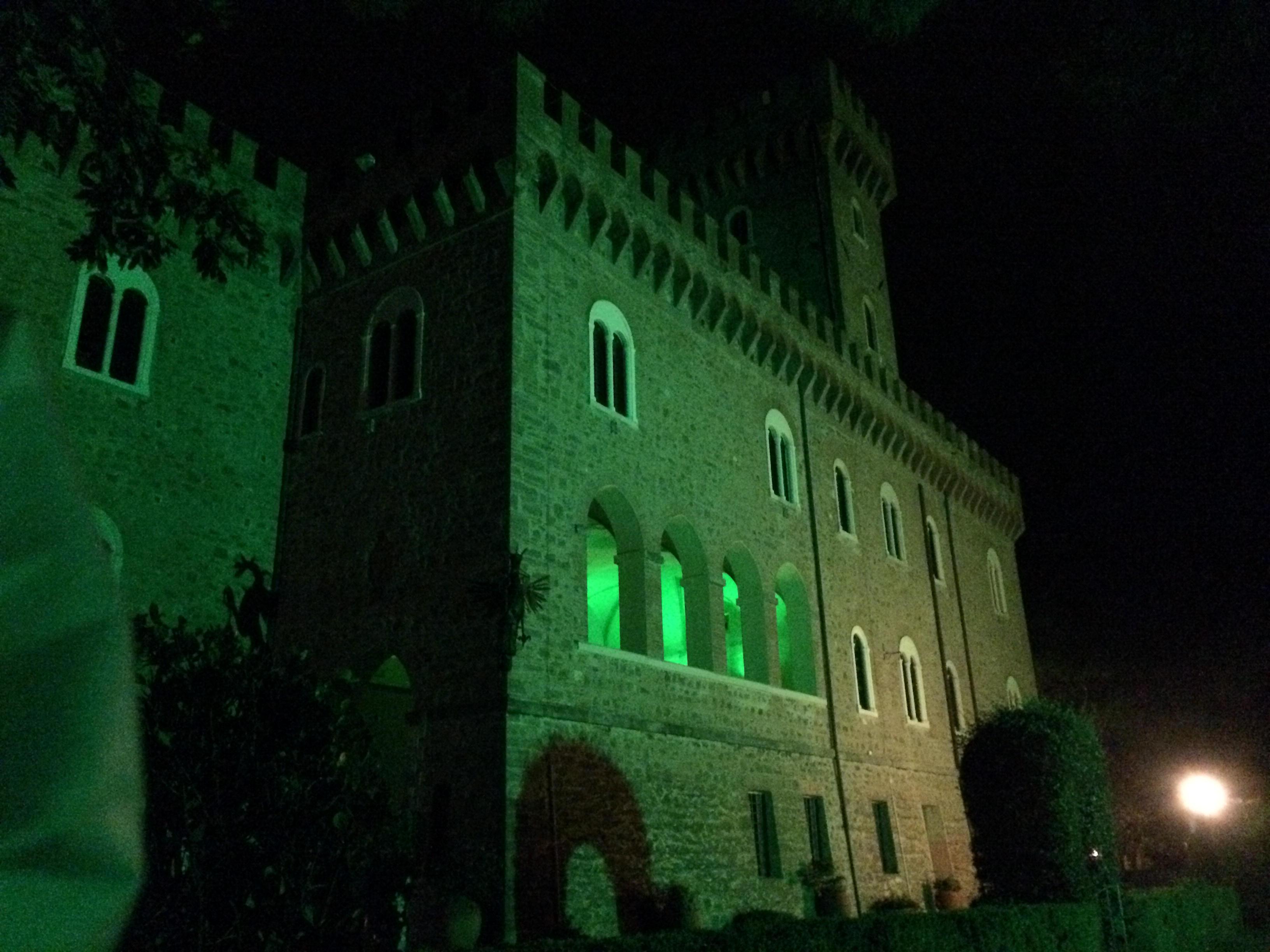 Il castello Pasquini illuminato di verde per i diritti dei bambini e degli adolescenti