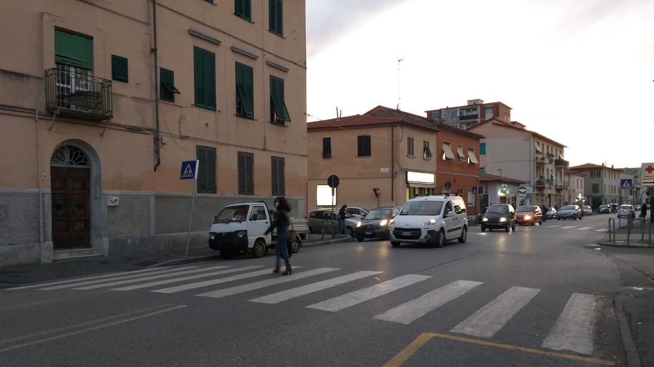 Le strisce pedonali di fronte al pronto soccorso in una foto di venerdì 20 novembre