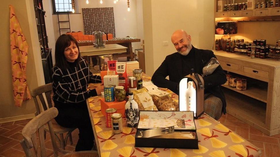 Josiane Bianchini e Massimiliano Parri nel negozio di via Pugliesi